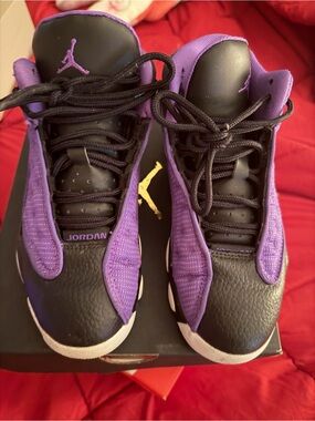 Jordan 13 Retro Kids Black and Purple Sneakers size 2Y